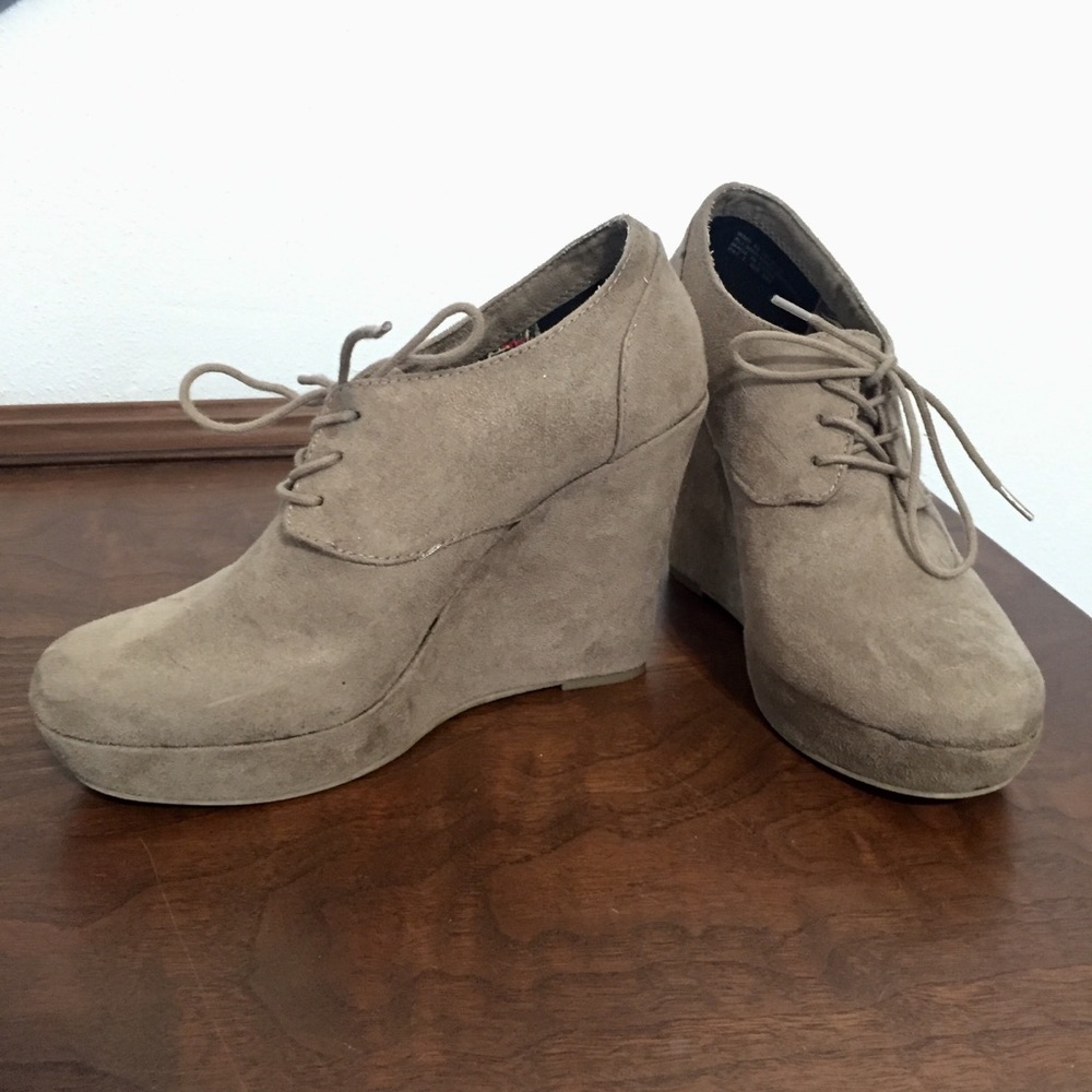Report Suede Booties | Tan | Size: 8.5